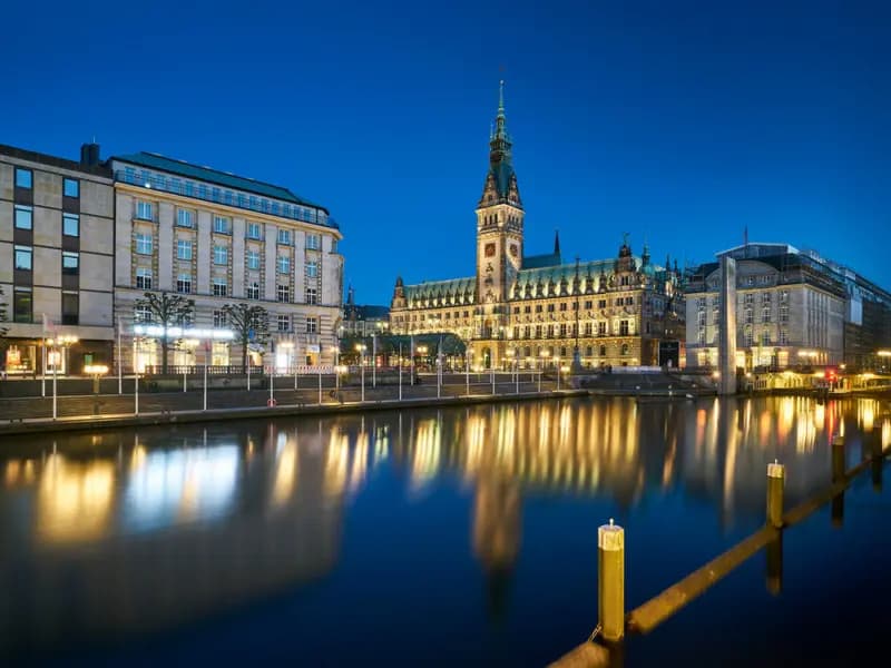 Photo by Sebastian Grundgeir