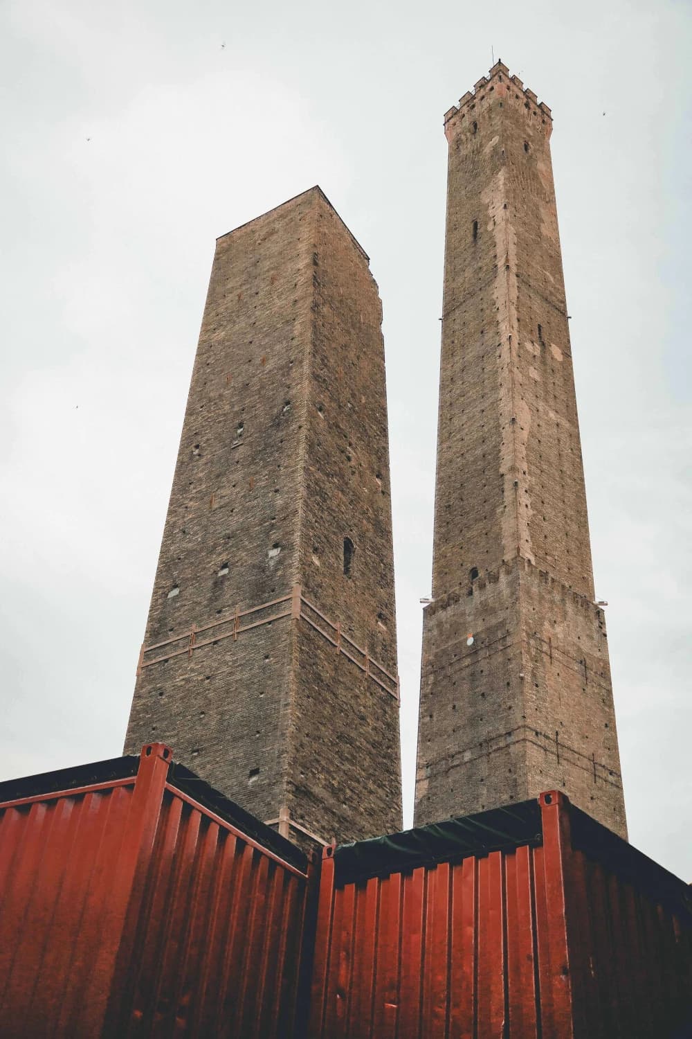 Photo by Leon Maria Plecity