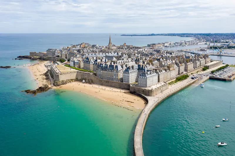 Photo by Francesco Pennacchio