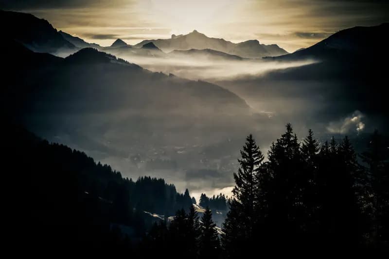 Photo by Simon Chamay