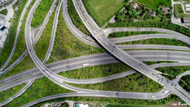 Photo by Olivier Riethauser