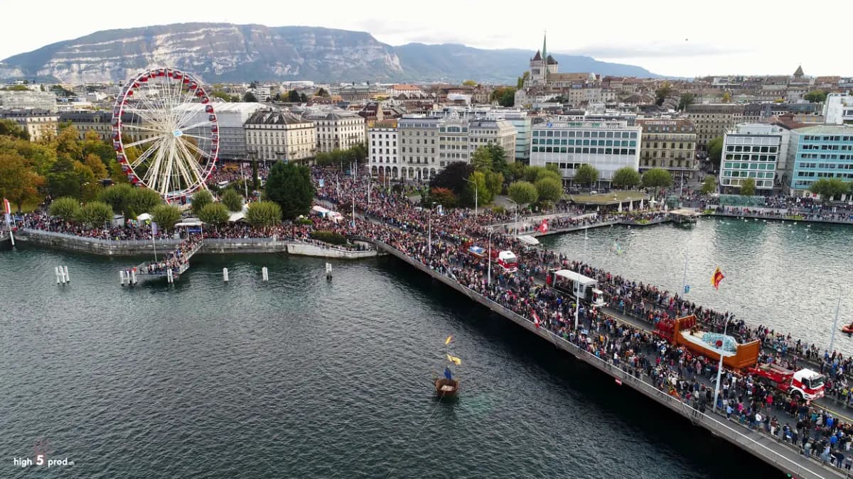 Photo by Olivier Riethauser