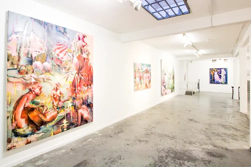 Du musst kein berühmter Fotograf sein, um deine besten Fotos in einer Galerie ausstellen zu können.